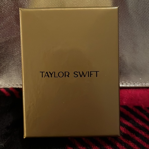 NEW Taylor Swift Fearless Vault Key Necklace - Picture 2 of 4